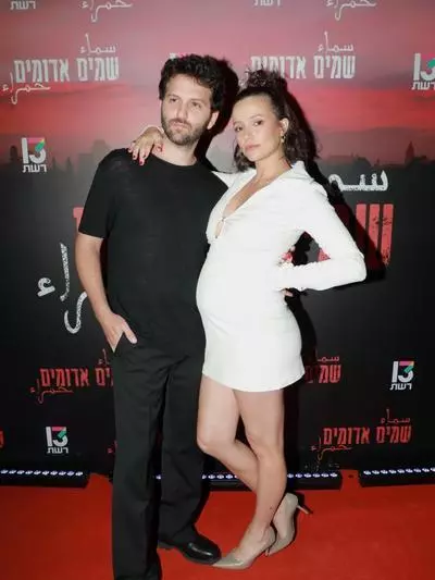 ליהי קורנבסקי מציגה הריון פוטוגוני
