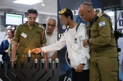 Exciting: The Chief Education and Youth Officer lit a fourth candle with the IDF wounded