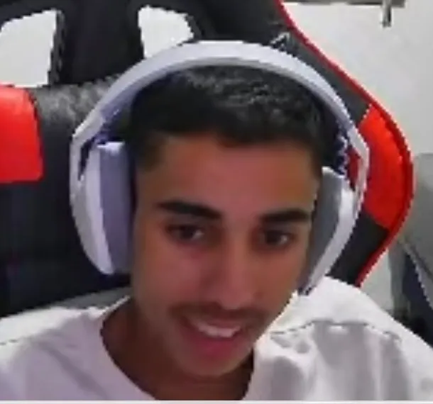 ‏מלפפון  בחריץ  .